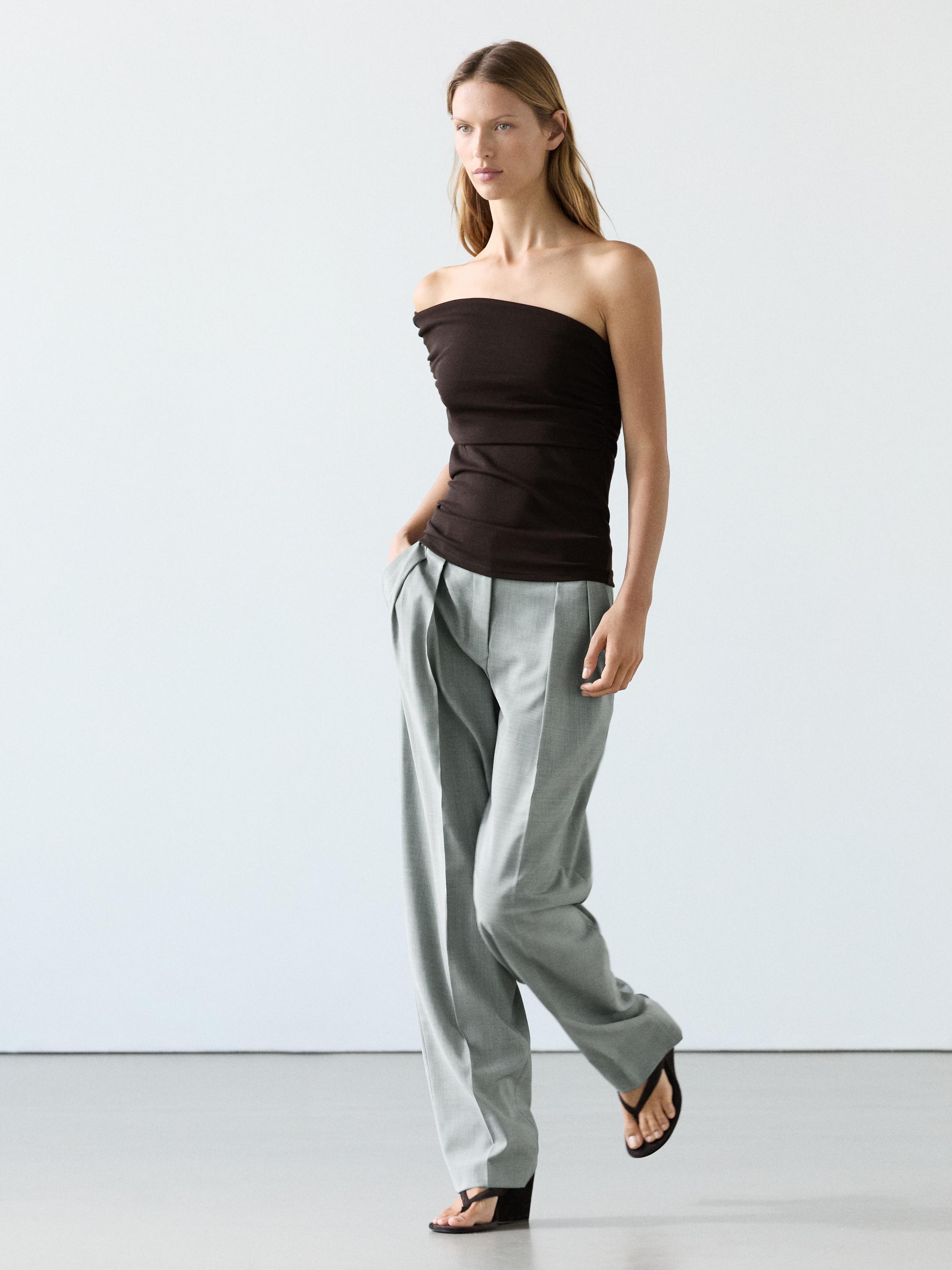 Top asymétrique à encolure drapée